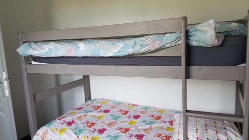 a couple of bunk beds in a room at Gîte l'ancienne forge 4 adultes et 2 enfants in Louvetot