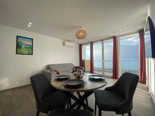 Fotografie z fotogalerie ubytování L'ÉTOILE AZ - vue lac - Sauna privé v destinaci Tresserves