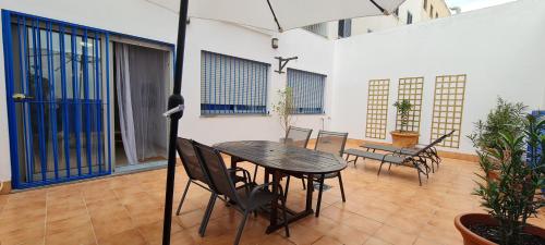 a dining room with a table and chairs on a patio at Apto T Patio Sevillano - Garaje privado in Seville