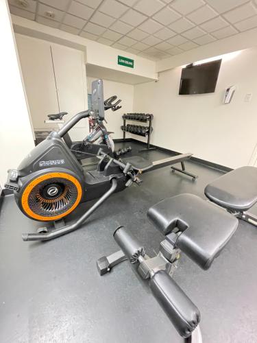 Gimnasio o instalaciones de fitness de Quality Inn Downtown Inner Harbour