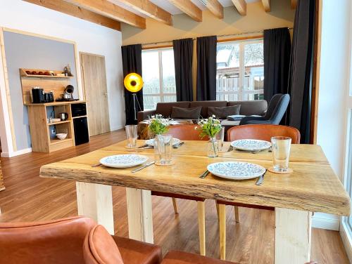 a dining room with a wooden table and chairs at Suite zwischen den Wehlen in Westerdeichstrich