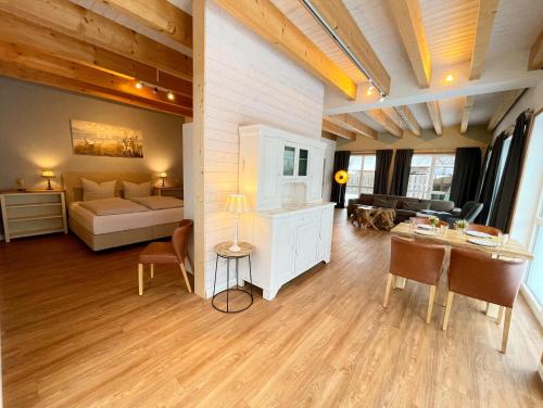 a living room with a couch and a table at Suite zwischen den Wehlen in Westerdeichstrich