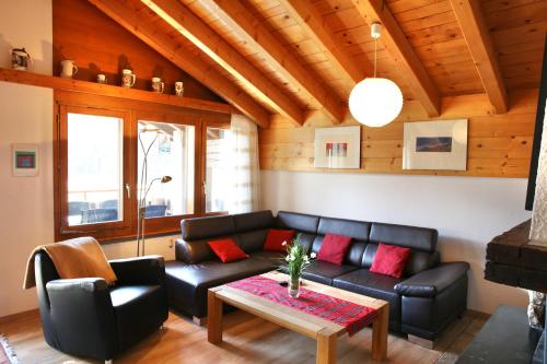 a living room with a couch and a table at Monte Rosa Täsch, Apartments mit Wellness Bereich in Täsch