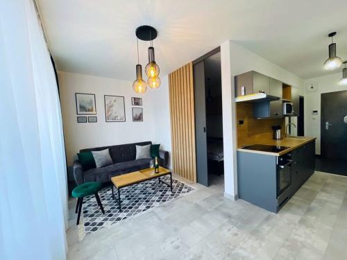 a living room with a couch and a table at Apartmán Twins Green blízko centra in Michalovce