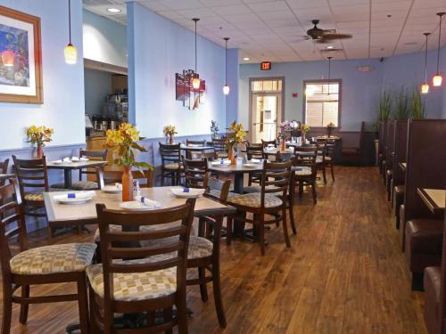 a dining room with tables and chairs and blue walls at Bahama Bay, Grand Bahama spacious 3-bedroom Penthouse near Disney in Kissimmee