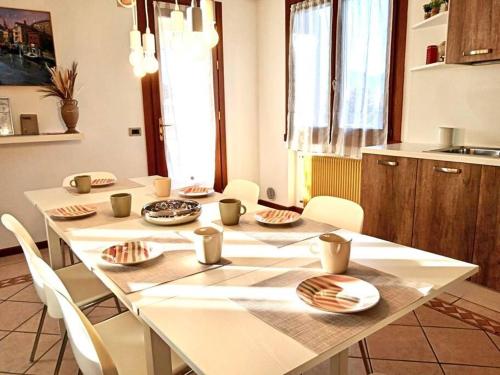 a kitchen with a table with dishes on it at Relax nelle colline del Prosecco in Pederobba