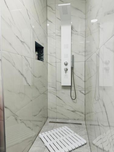 a bathroom with a shower with a glass door at Apartman Jovičić in Bjelovar