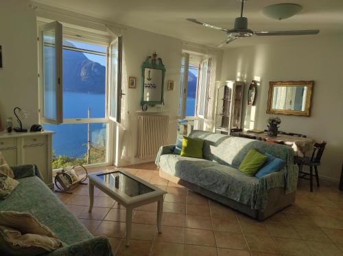 a living room with a couch and a table at Camilla House in Varenna