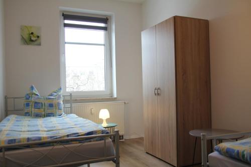a small bedroom with a bed and a window at Pension963 in Crimmitschau