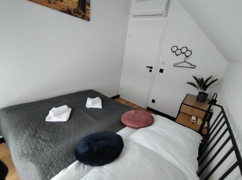 a bedroom with a bed with hats on it at Górska Stodoła in Lipowa