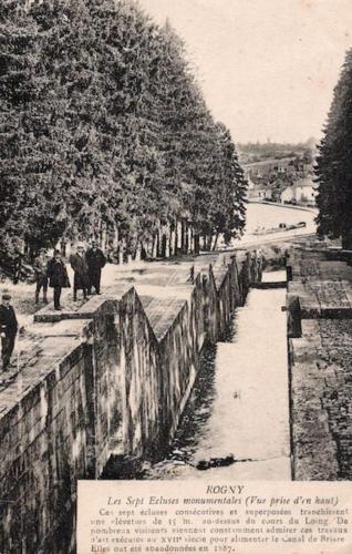 an old black and white photo of a road and a wall at l'aube des 7 ecluses in Rogny
