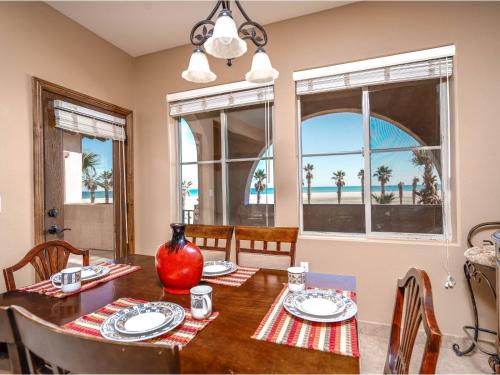 Balkón nebo terasa v ubytování San Felipe Beachfront Condo with Panoramic Views of the Sea of Cortez