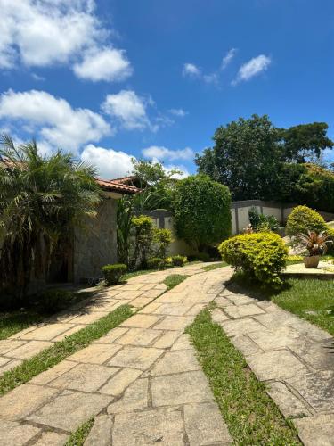 a stone path in front of a house at Suíte Aconchego 2 in Miguel Pereira