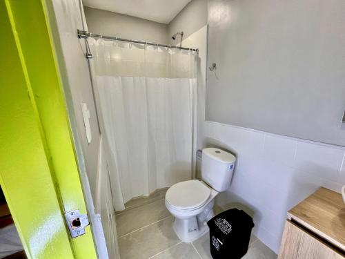 Ένα μπάνιο στο Tropical Hostel Santa Marta
