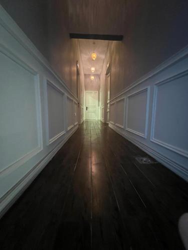 an empty hallway with a door in a room at Paris east in Cairo