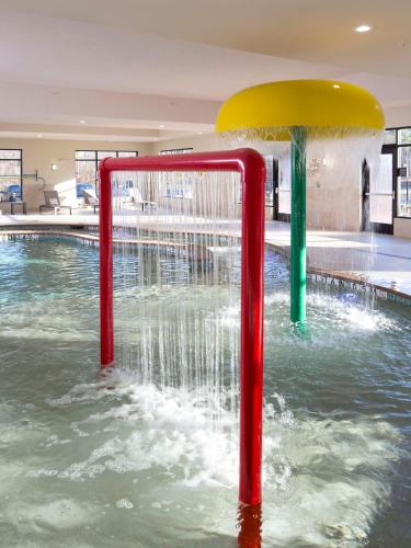 Bazén v ubytování Longview Hilton Garden Inn nebo v jeho okolí