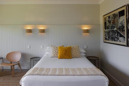 Ένα ή περισσότερα κρεβάτια σε δωμάτιο στο South Pacific Palms Motor Inn