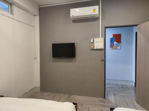 a room with a flat screen tv on a wall at Zamanja Betong106 Main Street in Yala