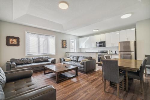 Top Floor Suite In Great Area