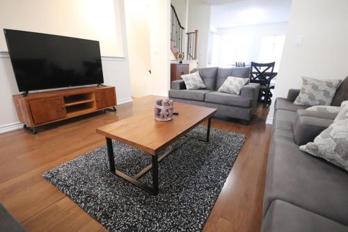 Spacious 4-bedroom Home With High Ceilings