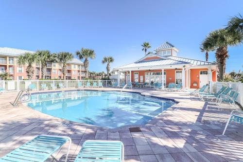 Bazén v ubytování Seaside at Anastasia E305 nebo v jeho okolí