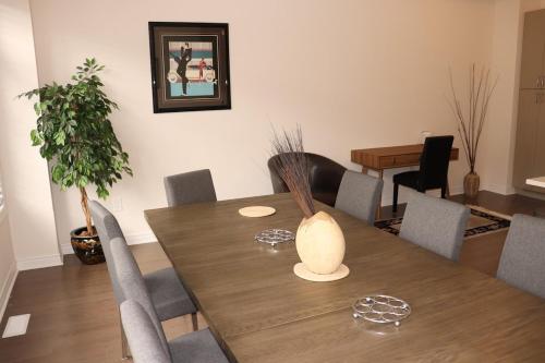 Bright New Modern Home – Photos 2