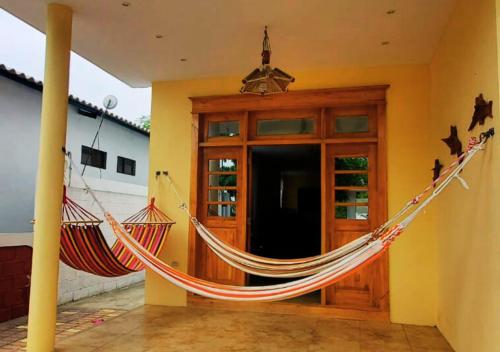 a hammock hanging in a room in a house at Paraíso Costero en Alquiler in Playas