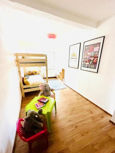 two teddy bears sitting on a table in a room at Studio Reichenstrasse in Quedlinburg
