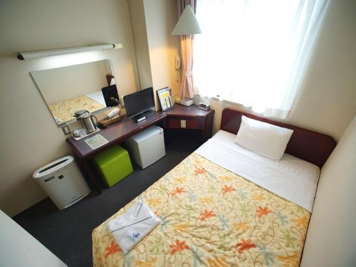 a hotel room with a bed and a desk with a mirror at HOTEL MARINEPIA - Vacation STAY 92229v in Shinkamigoto