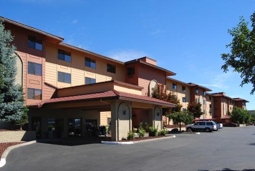 a building with a parking lot in front of it at Baymont by Wyndham Yakima Riverfront in Yakima