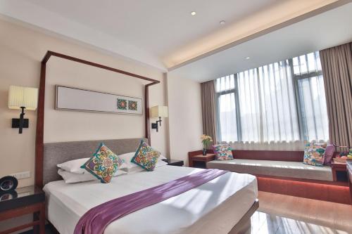 Postel nebo postele na pokoji v ubytování SSAW Boutique Hotel Shanghai Yilin