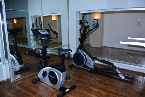 Fitnes centar i/ili fitnes sadržaji u objektu Fortezza Beach Resort