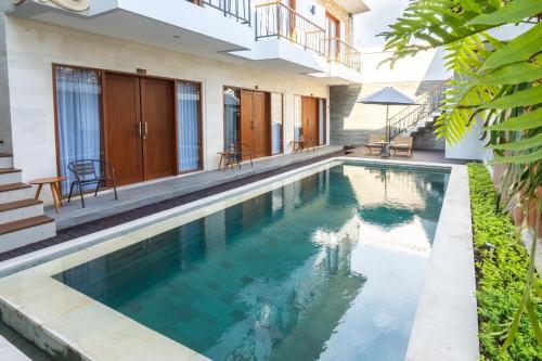 Bazén v ubytování Mahesa Suites Seminyak nebo v jeho okolí