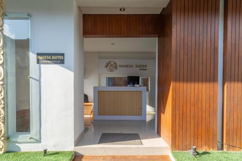 Vstupní hala nebo recepce v ubytování Mahesa Suites Seminyak