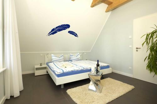 a bedroom with a bed with blue feathers on the wall at Lotsenstieg 05 in Ostseebad Karlshagen