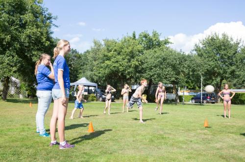 a group of people playing a game of frisbee at Camping de Haer in Ootmarsum