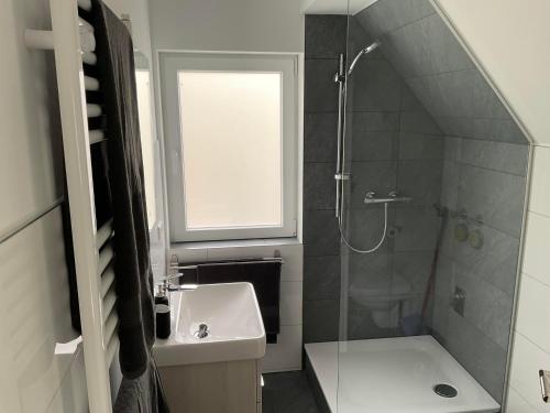 Ένα μπάνιο στο Ferienwohnung Schwarzwald Tannenzäpfle