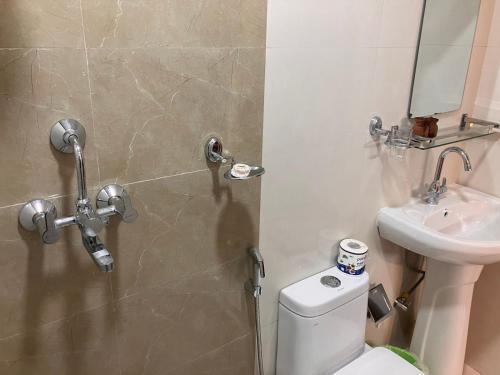 a bathroom with a shower with a toilet and a sink at Sacred Trails Homestay in Burhānilkantha