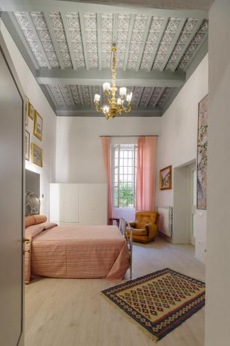 a bedroom with a bed and a chandelier at Il Salotto in Foligno
