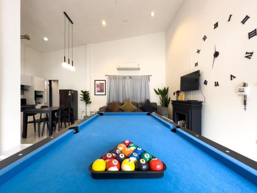 Biliár nebo kulečník v ubytování Nadda Pool Villa Ranong