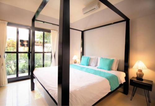 Ένα ή περισσότερα κρεβάτια σε δωμάτιο στο Luxurious & Tranquil Beachfront private villa with private pool