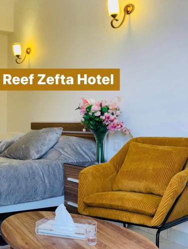Ruang duduk di Reef Zefta Hotel