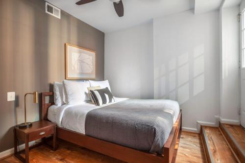 a bedroom with a bed and a ceiling fan at Dupont Circle 1BR nr U St Metro Glens Mkt WDC-176 in Washington