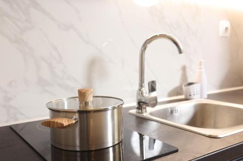 Zenou 24 Downtown Apartment