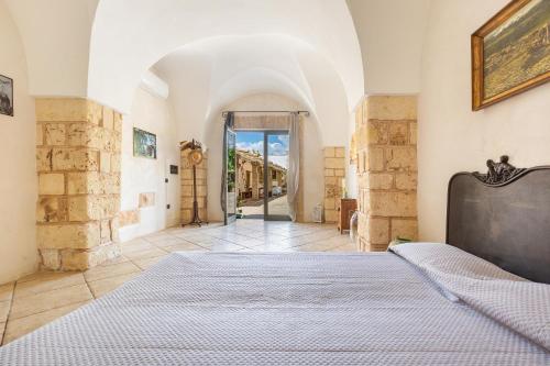 Ένα ή περισσότερα κρεβάτια σε δωμάτιο στο Masseria Sierri by Perle di Puglia