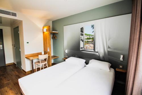 Postel nebo postele na pokoji v ubytování B&B HOTEL Montélimar Sud