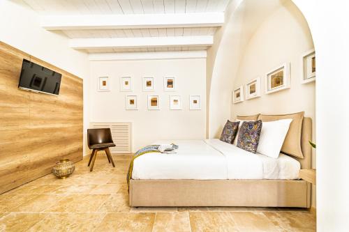 a bedroom with a bed and a flat screen tv at Villa Brigida Resort in Santeramo in Colle