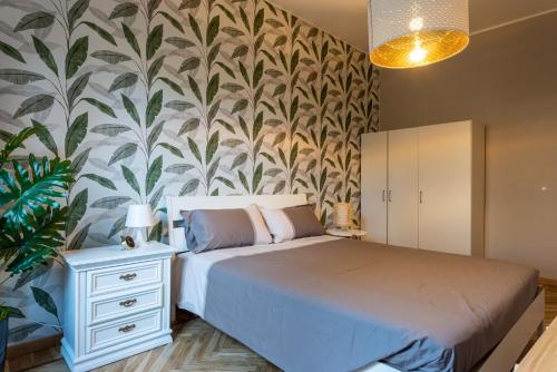 a bedroom with a bed and a wall mural at Bengasi - bambnb in Turin