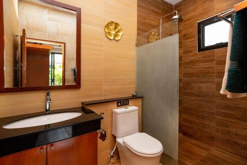 a bathroom with a toilet and a sink and a mirror at Cozy 2Br Pool Villa Lexi*200m to Rawai Beach*Kids Park in Rawai Beach