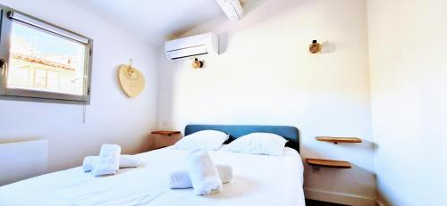 Appartement terrasse calme & lumineux - Parking gratuit tesisinde bir odada yatak veya yataklar